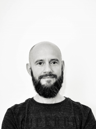 Portrait_Thomas-Hendele_Pressekontakt-ImmoWerk-Schaumburg_600x800px